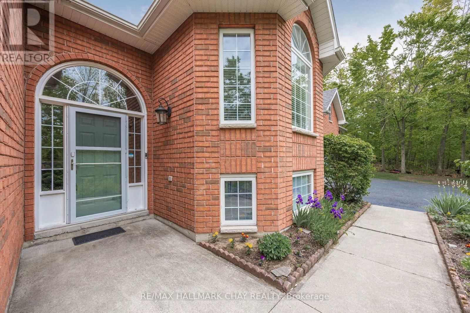 7 Pineview Drive, Oro-Medonte, Ontario  L0L 2L0 - Photo 4 - S12191930