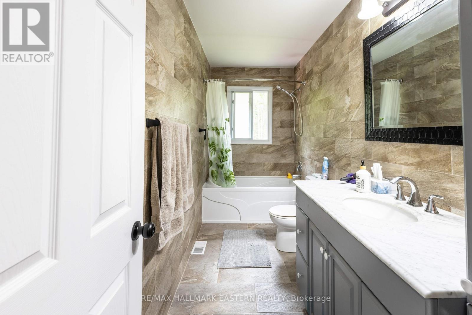 7 Juniper Isle Road, Kawartha Lakes, Ontario  K0M 1N0 - Photo 26 - X12192049