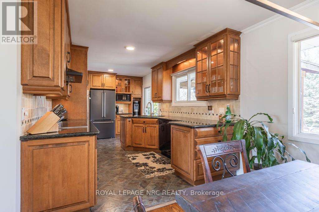 25 Victor Boulevard, St. Catharines (Glendale/glenridge), Ontario  L2T 2B4 - Photo 24 - X12094876