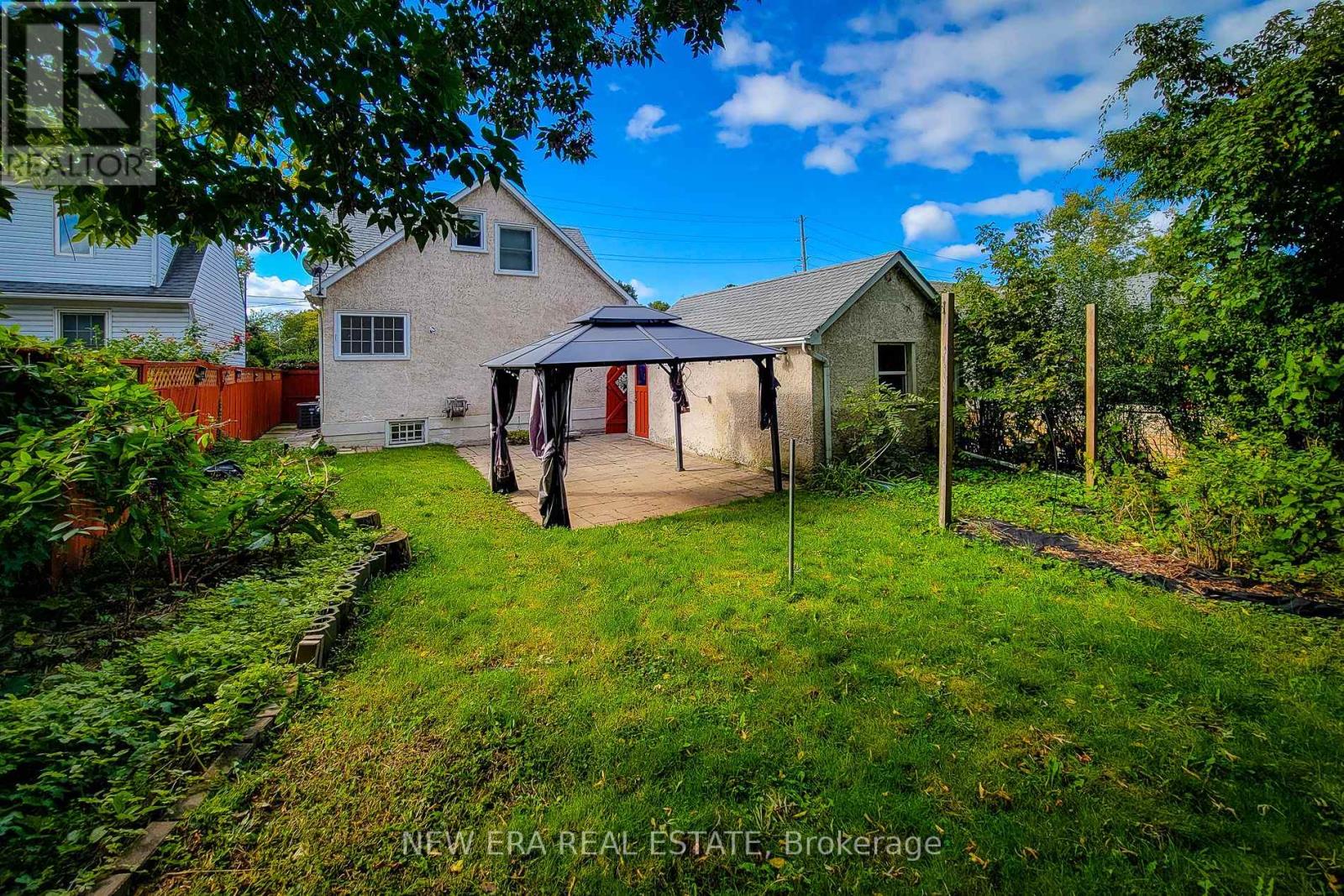 38 Haig Street, St. Catharines, Ontario  L2R 2K8 - Photo 8 - X12177166