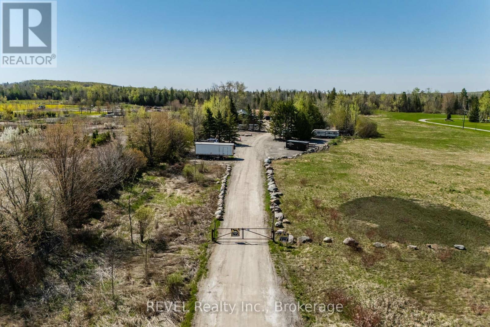2513 Innisfil Beach Road, Innisfil, Ontario  L9S 4C1 - Photo 14 - N12192023