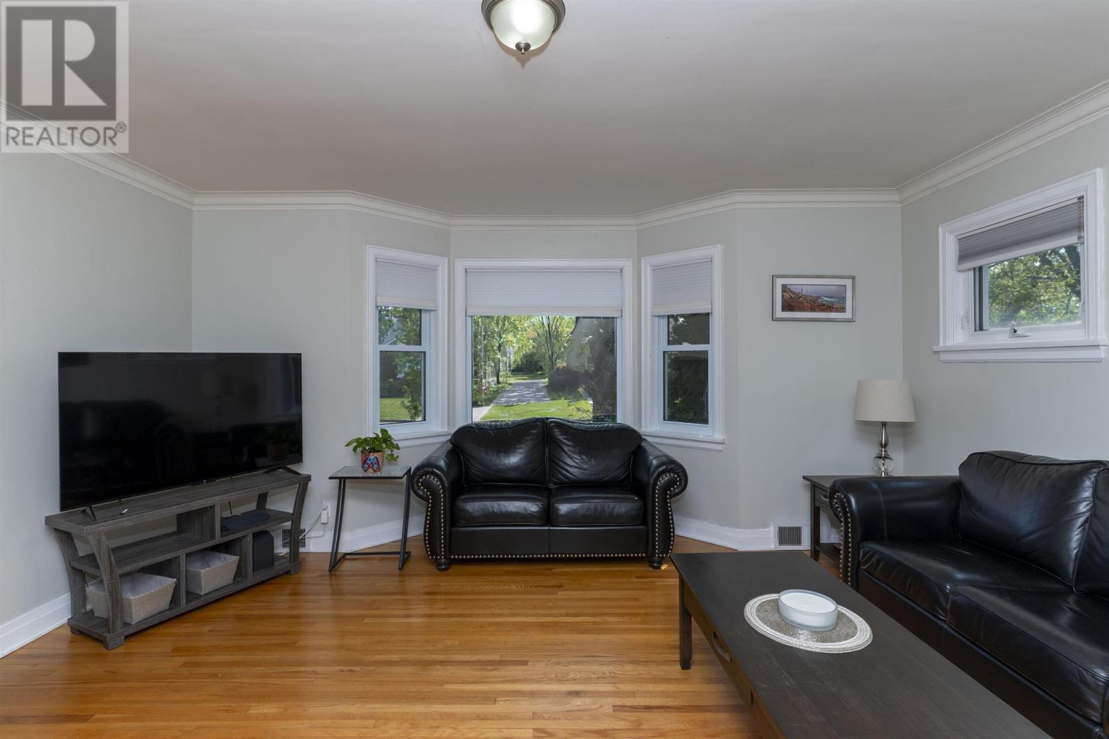 Property at 531 Hyde Park AVE image 3