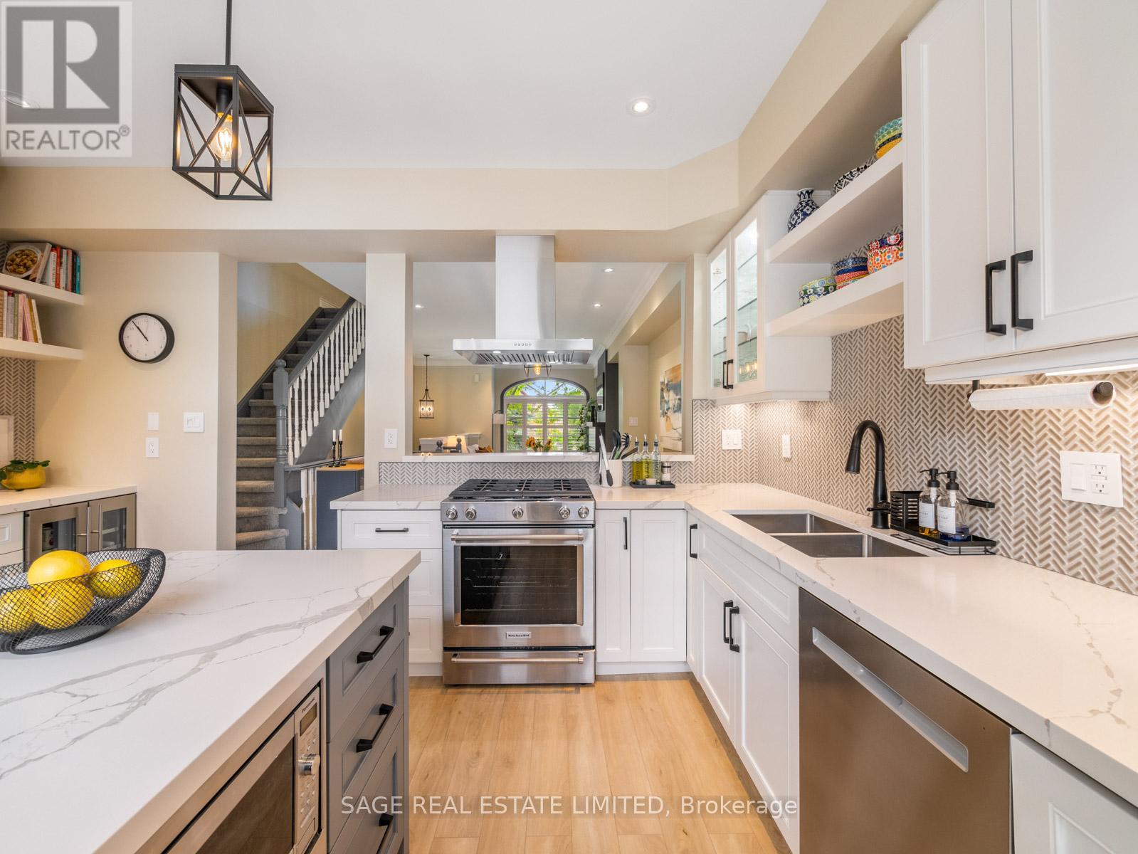 7 San Remo Terrace, Toronto, Ontario  M8Z 6C5 - Photo 15 - W12191768