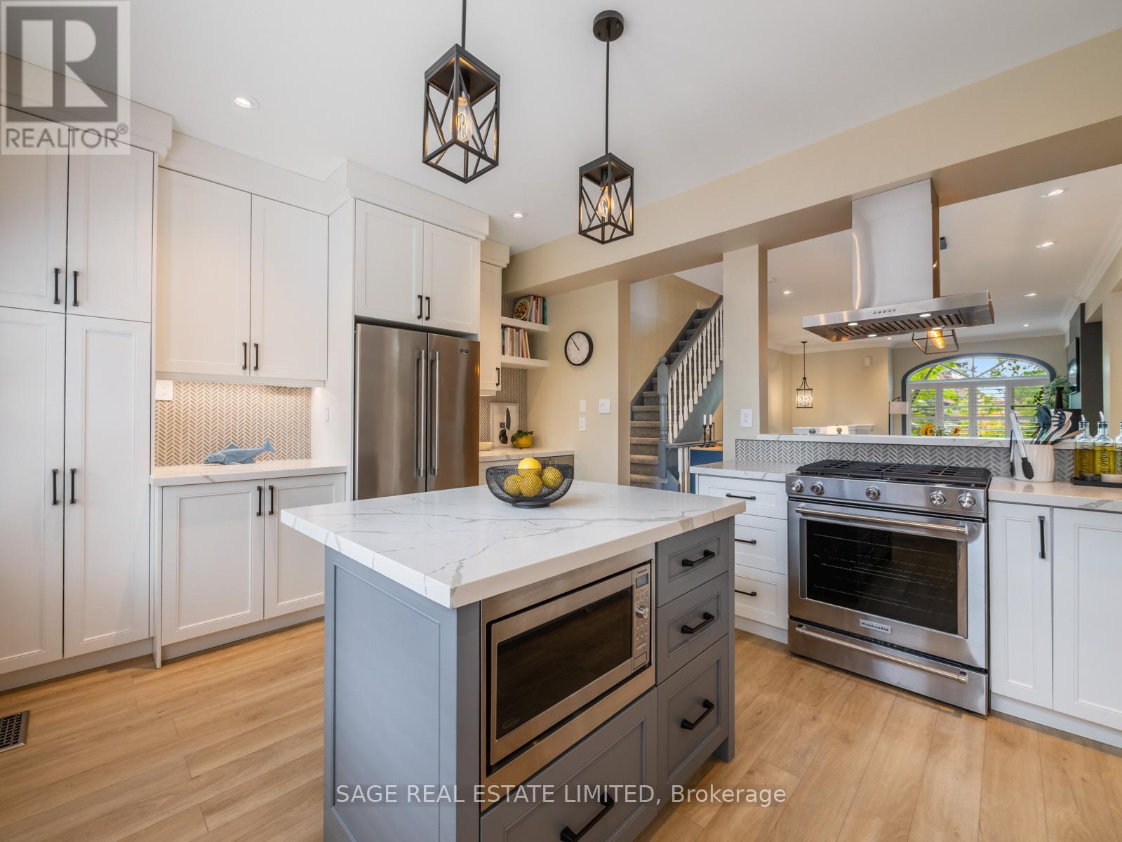 7 San Remo Terrace, Toronto, Ontario  M8Z 6C5 - Photo 16 - W12191768