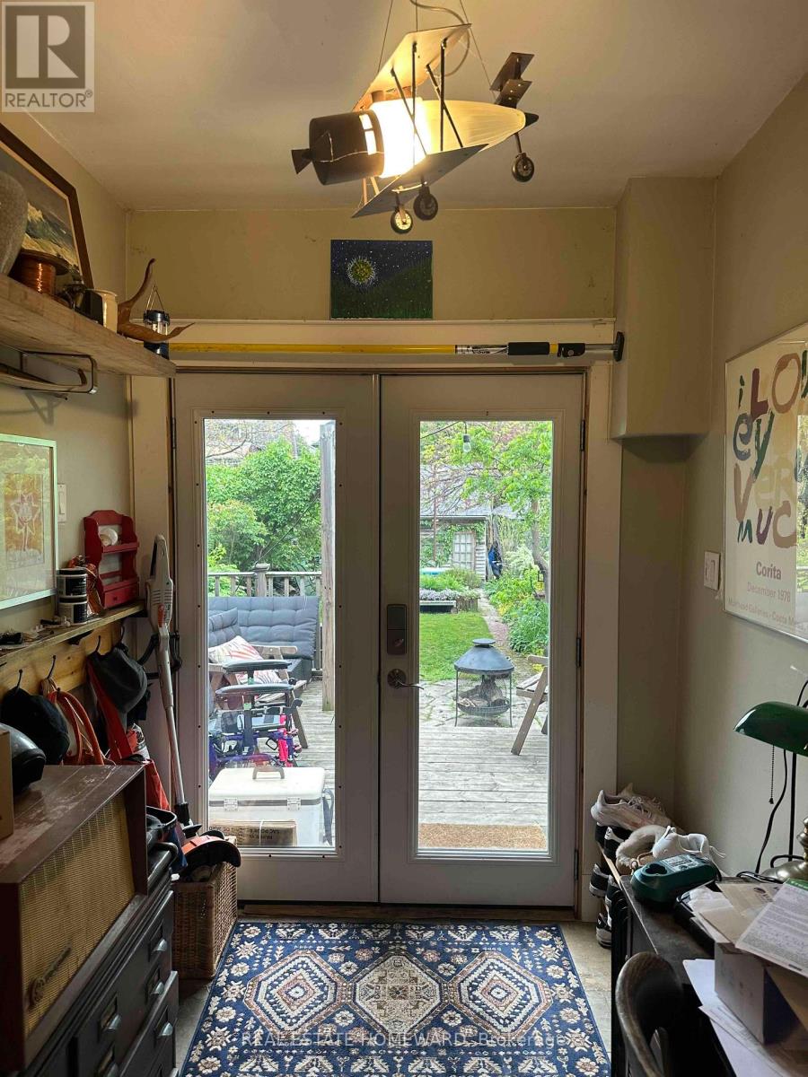 48 Parkway Avenue, Toronto, Ontario  M6R 1T5 - Photo 8 - W12191781
