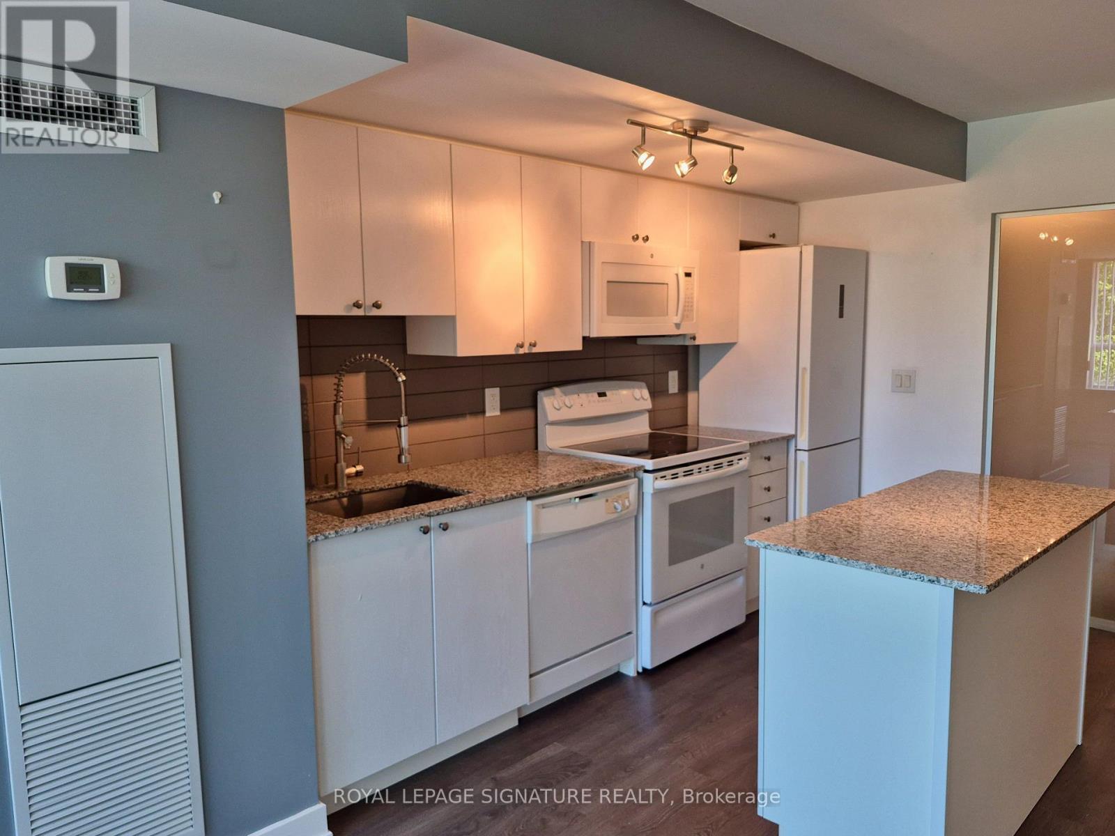102 - 11 Superior Avenue, Toronto, Ontario  M8V 0A7 - Photo 10 - W12191808