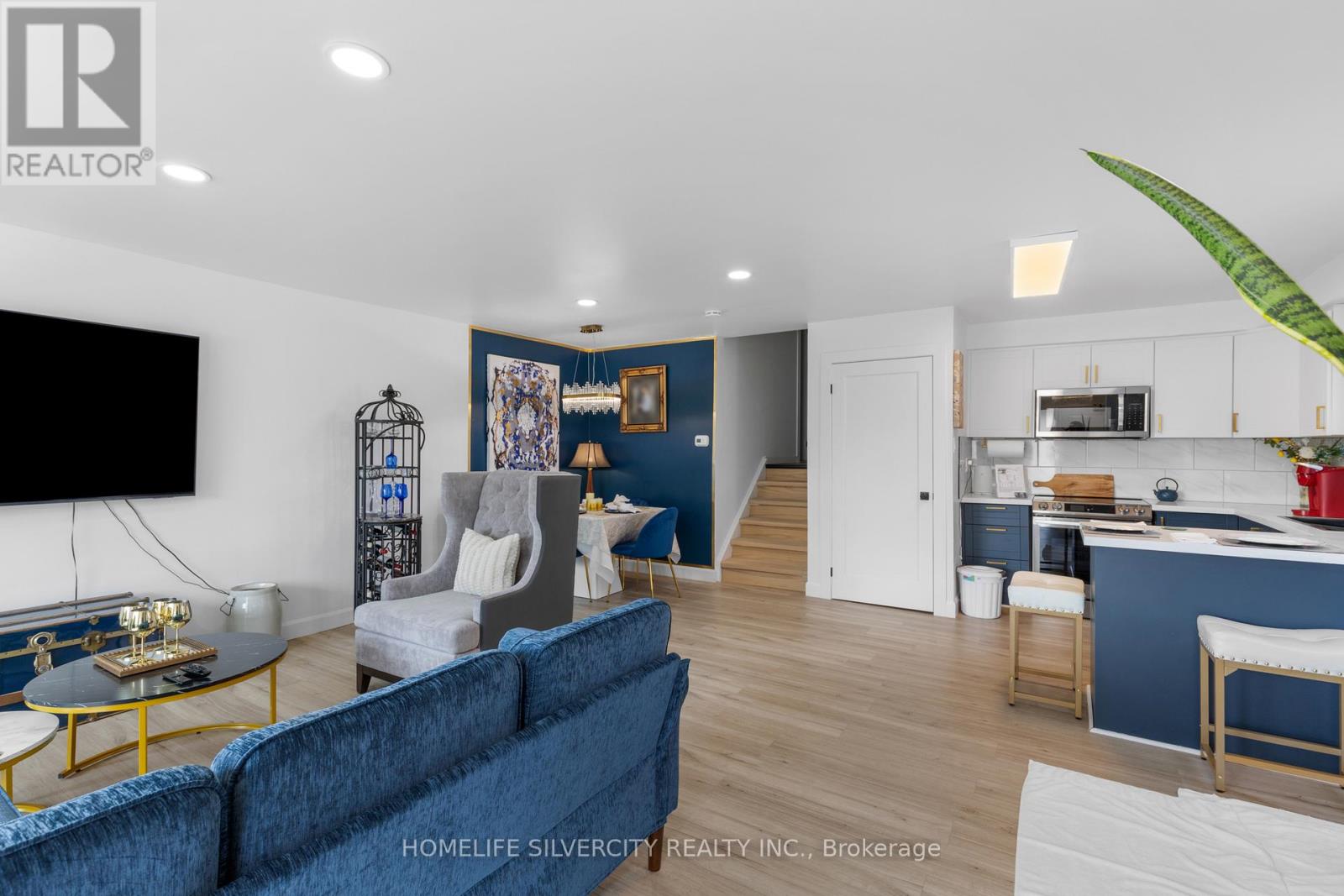 Property at 160 BURBANK CRESCENT image 5