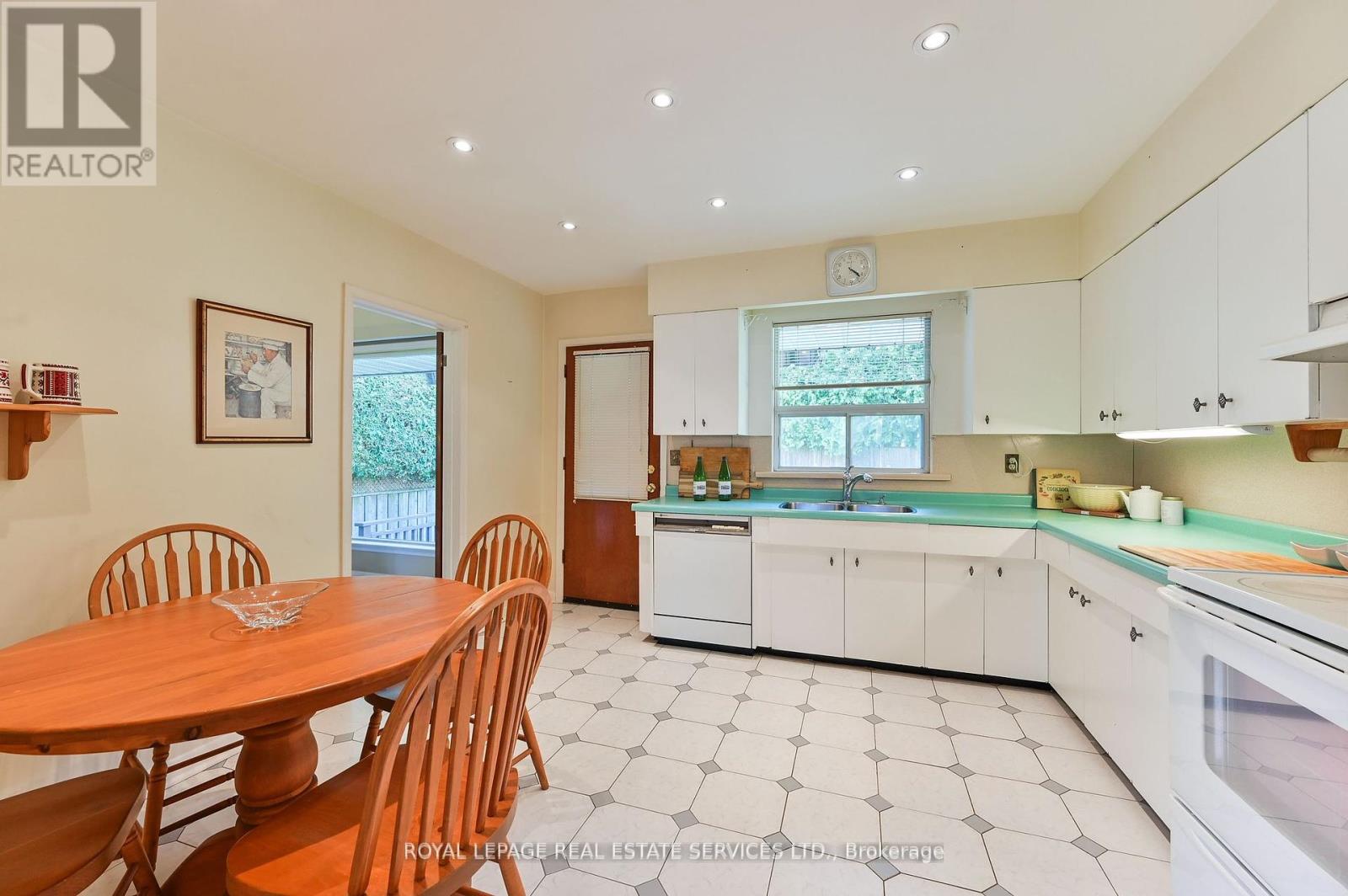 20 Munhall Road, Toronto, Ontario  M9P 1P9 - Photo 13 - W12191812