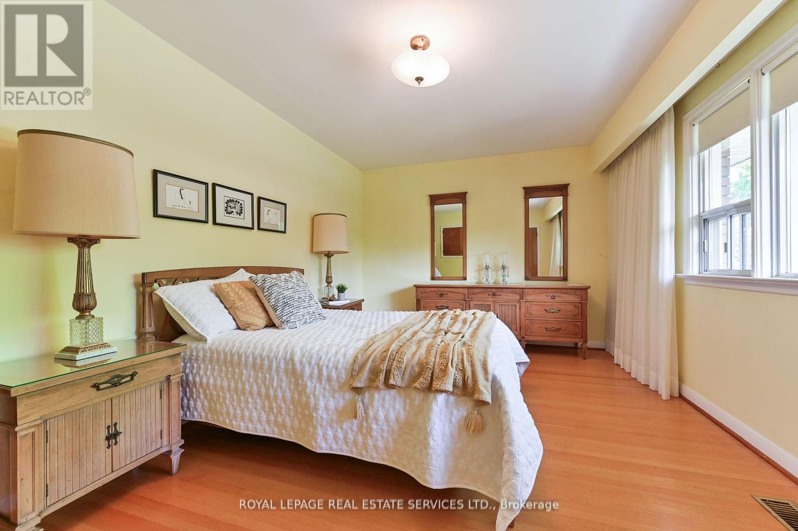 20 Munhall Road, Toronto, Ontario  M9P 1P9 - Photo 15 - W12191812
