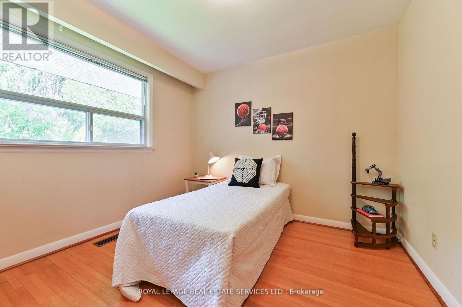 20 Munhall Road, Toronto (Humber Heights), Ontario  M9P 1P9 - Photo 18 - W12191812