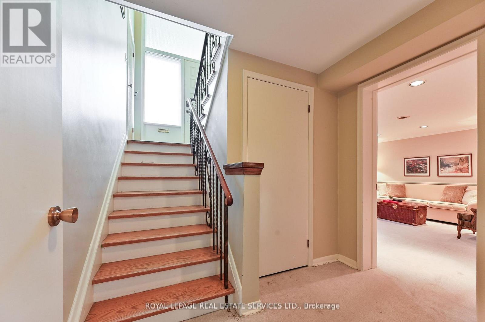 20 Munhall Road, Toronto (Humber Heights), Ontario  M9P 1P9 - Photo 20 - W12191812