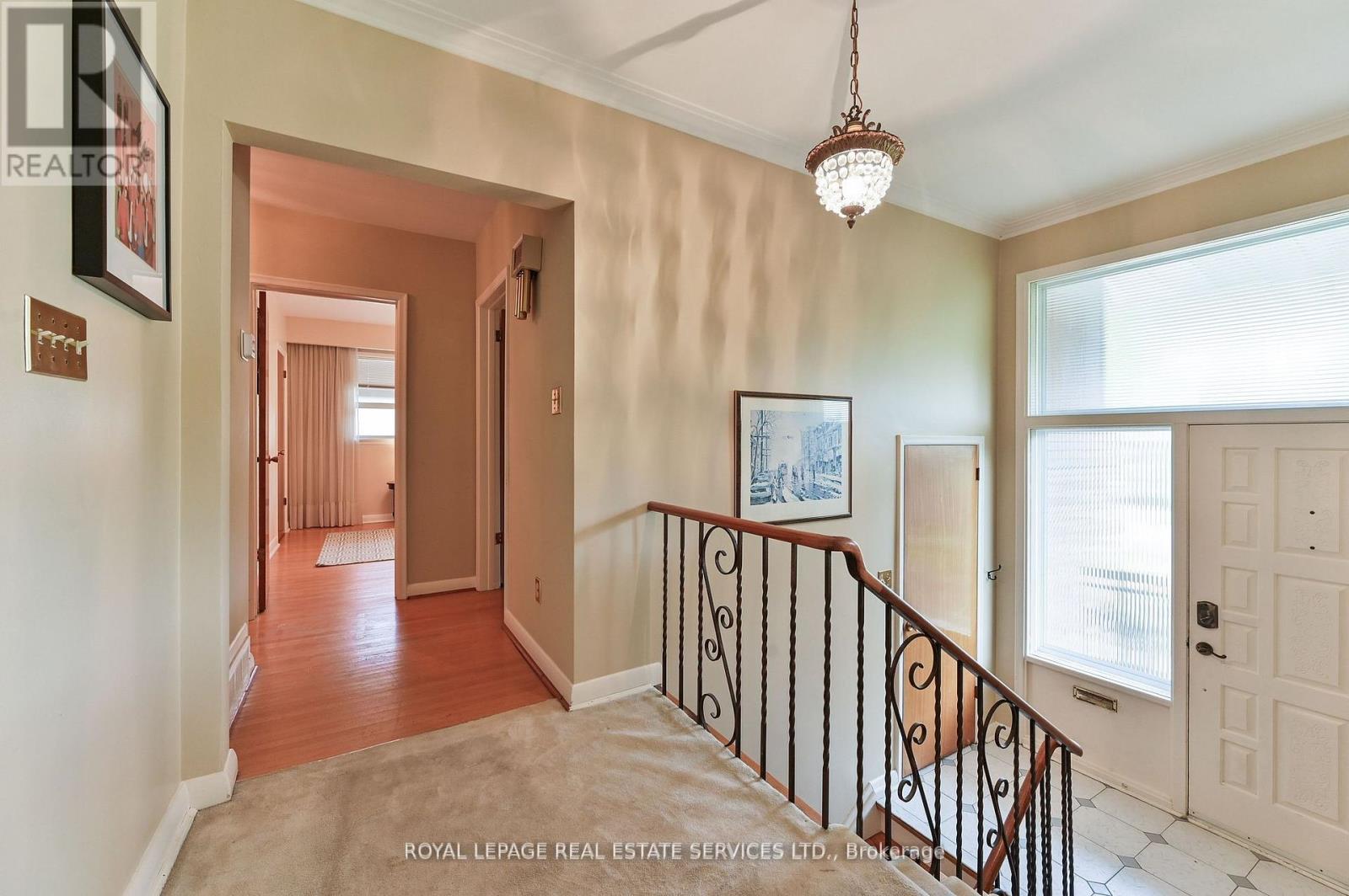 20 Munhall Road, Toronto, Ontario  M9P 1P9 - Photo 6 - W12191812