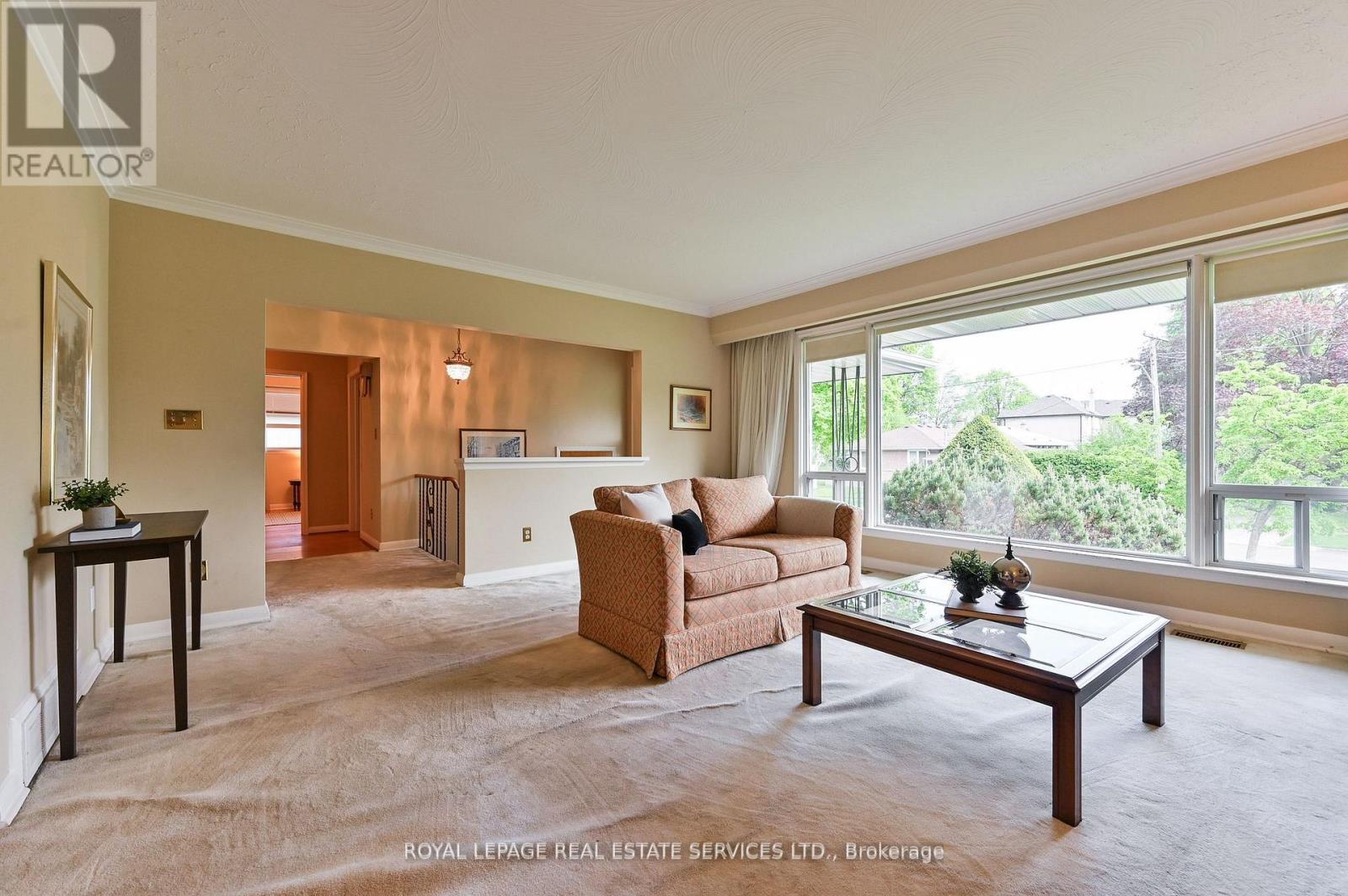 20 Munhall Road, Toronto, Ontario  M9P 1P9 - Photo 7 - W12191812
