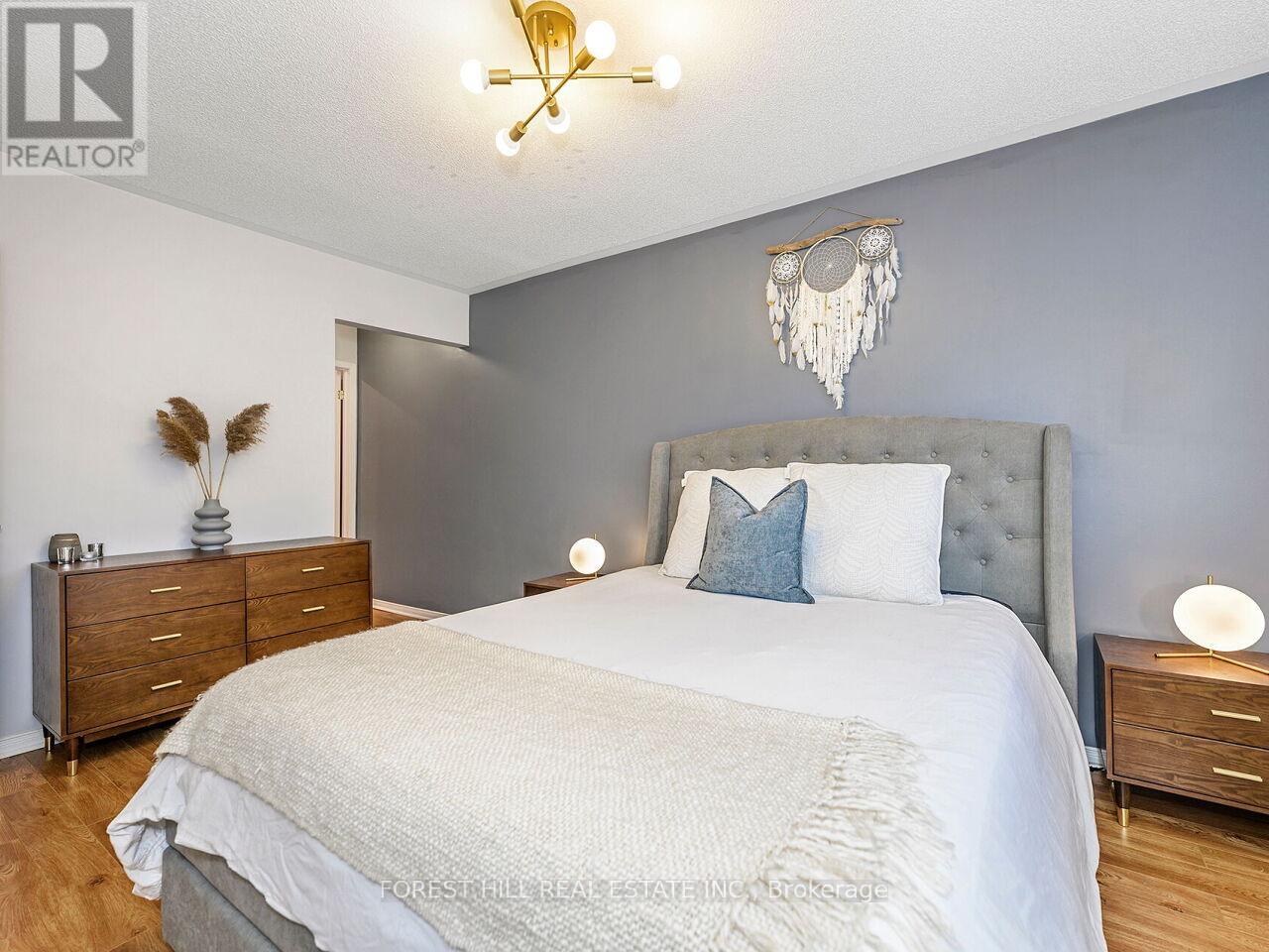 6093 Rowers Crescent, Mississauga (East Credit), Ontario  L5V 3A2 - Photo 9 - W12191843