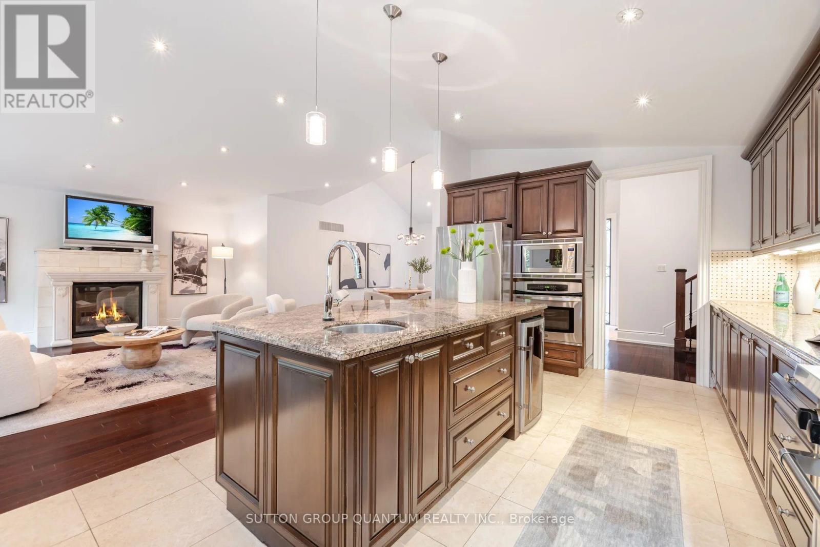 1063 Greenoaks Drive, Mississauga, Ontario  L5J 3A1 - Photo 15 - W12191845