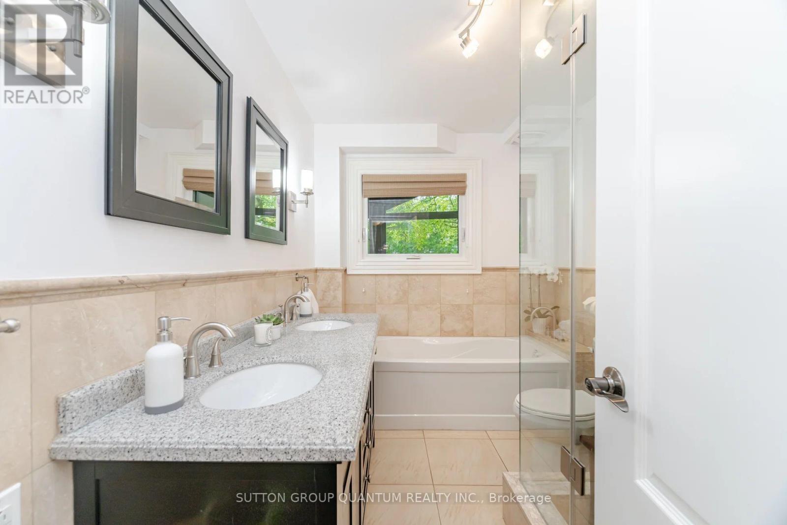 1063 Greenoaks Drive, Mississauga, Ontario  L5J 3A1 - Photo 28 - W12191845