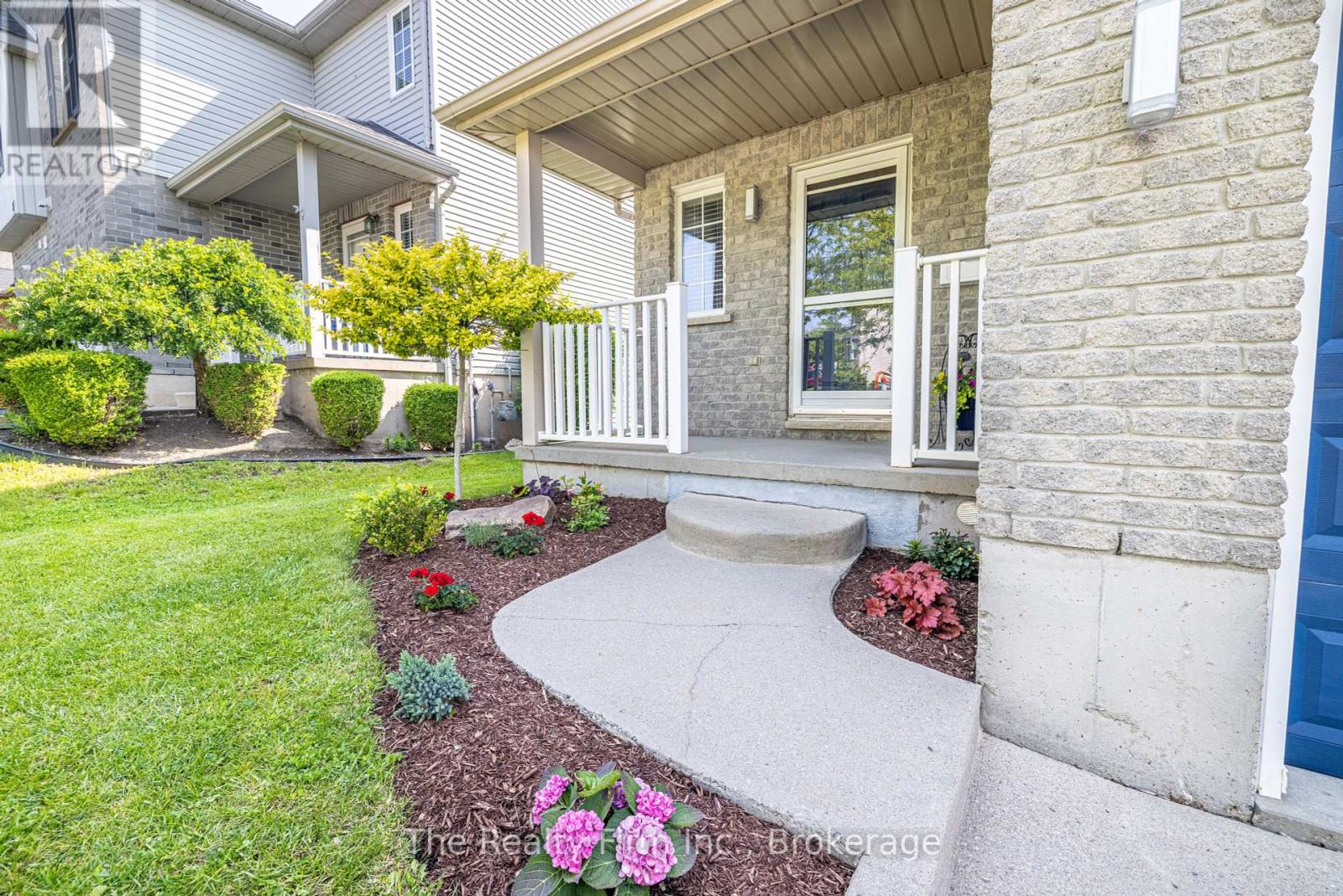 868 Stonegate Drive, Woodstock, Ontario  N4V 1G4 - Photo 3 - X12192089