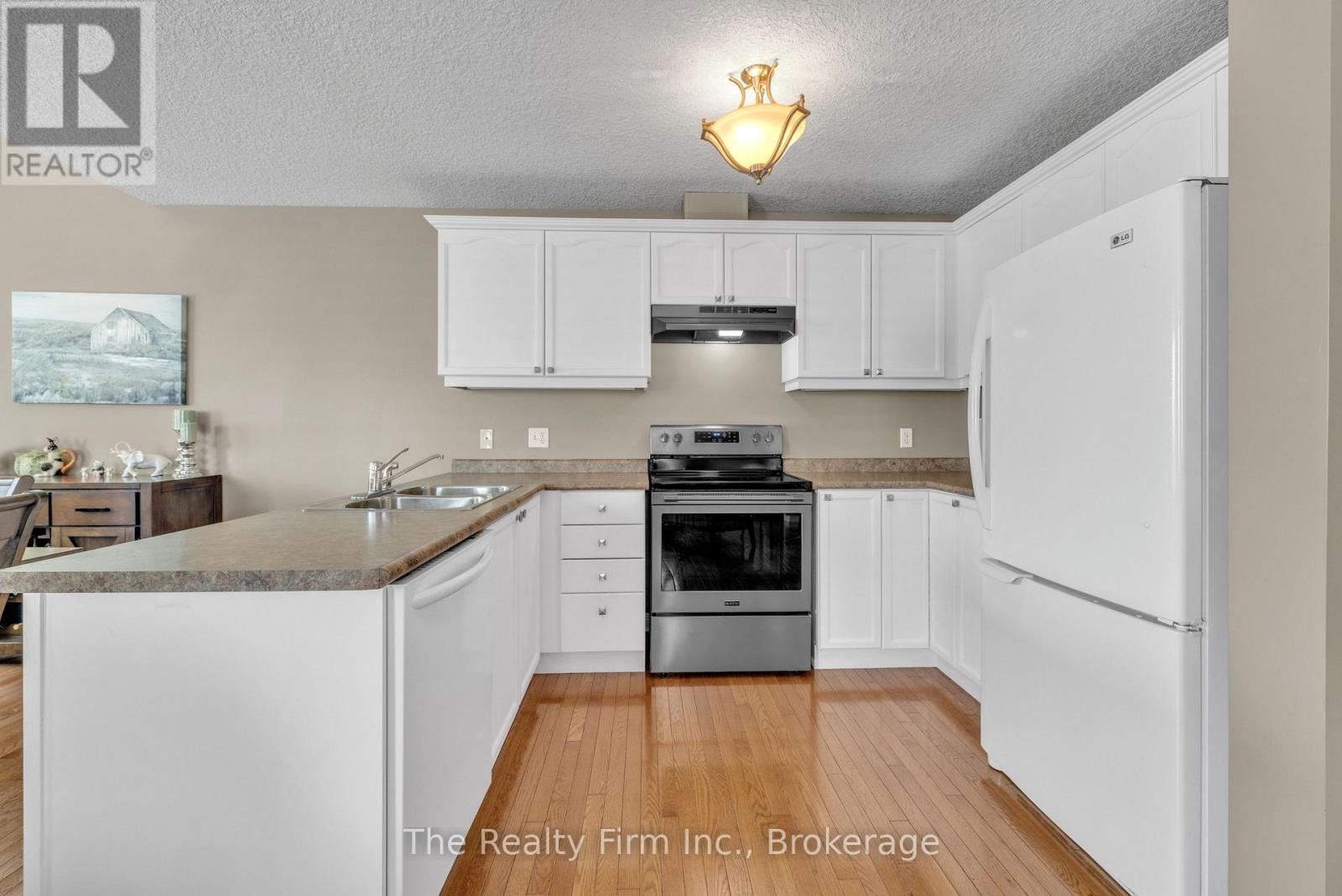 868 Stonegate Drive, Woodstock, Ontario  N4V 1G4 - Photo 5 - X12192089