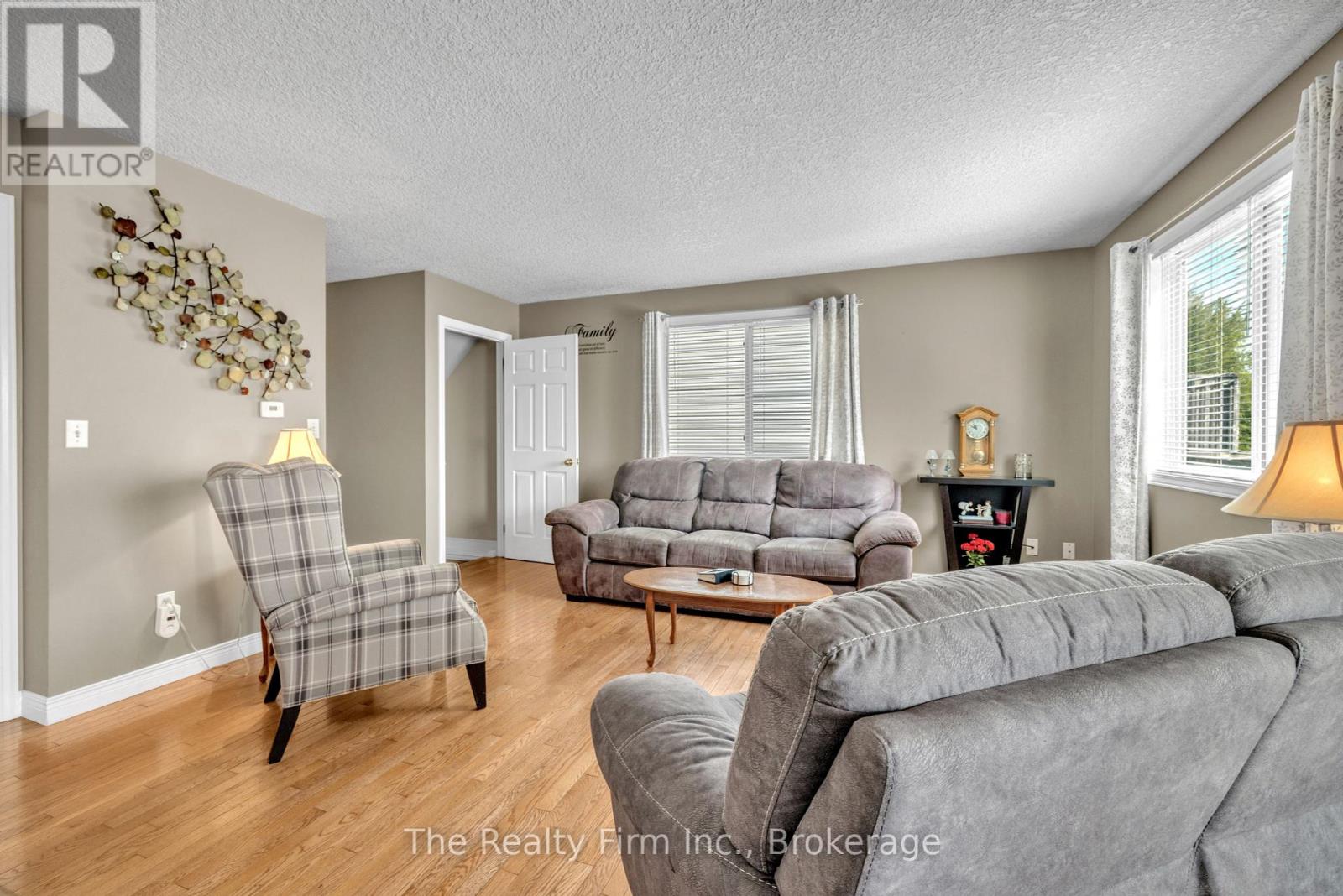 868 Stonegate Drive, Woodstock, Ontario  N4V 1G4 - Photo 7 - X12192089