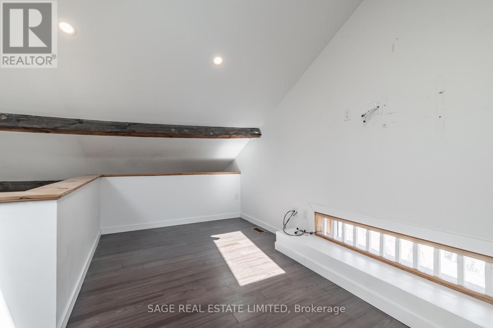1 - 14 Cross Street, Hamilton, Ontario  L9H 2R4 - Photo 27 - X12191874