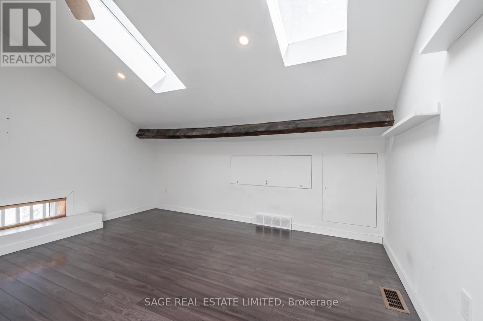 2 - 14 Cross Street, Hamilton, Ontario  L9H 2R4 - Photo 21 - X12191876