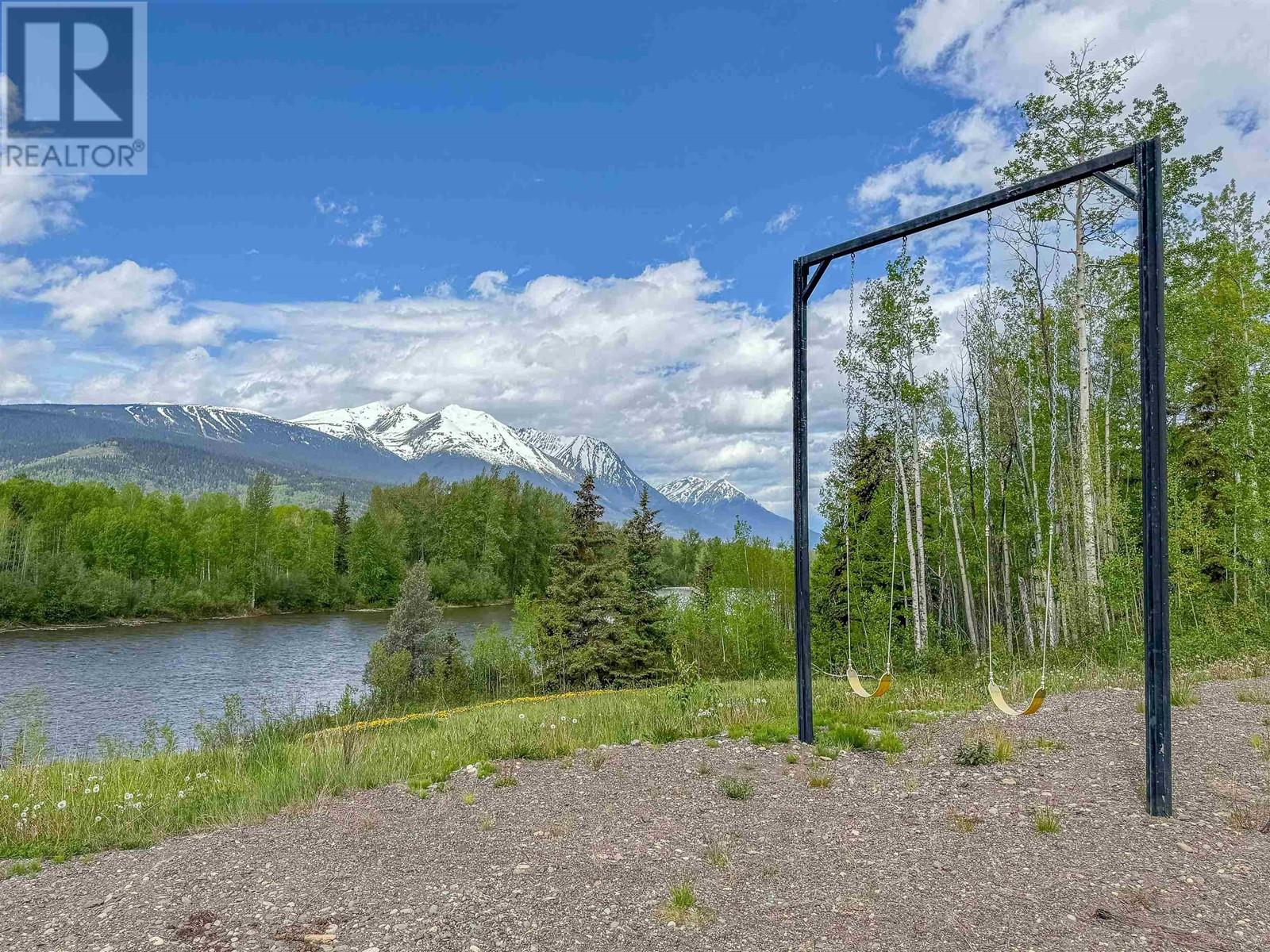 585 16 Highway, Smithers, British Columbia  V0J 2N6 - Photo 3 - R3010464