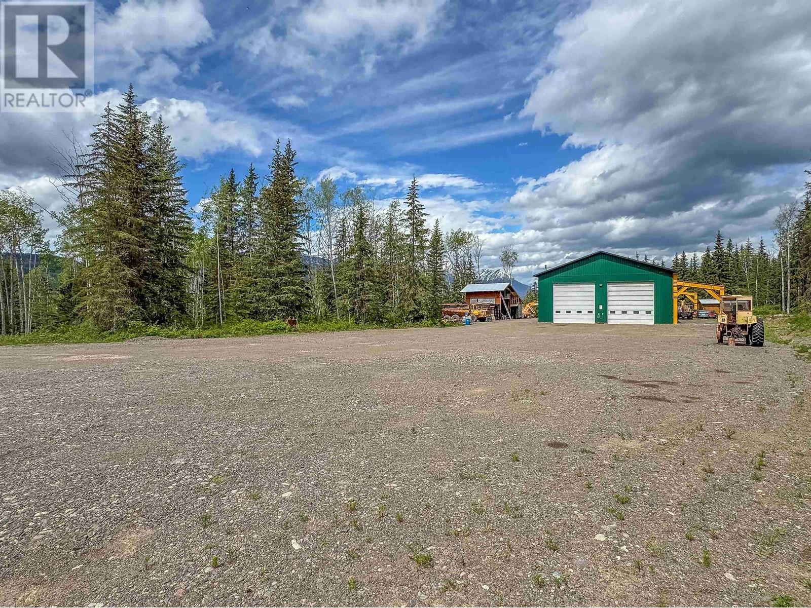 585 16 Highway, Smithers, British Columbia  V0J 2N6 - Photo 6 - R3010464