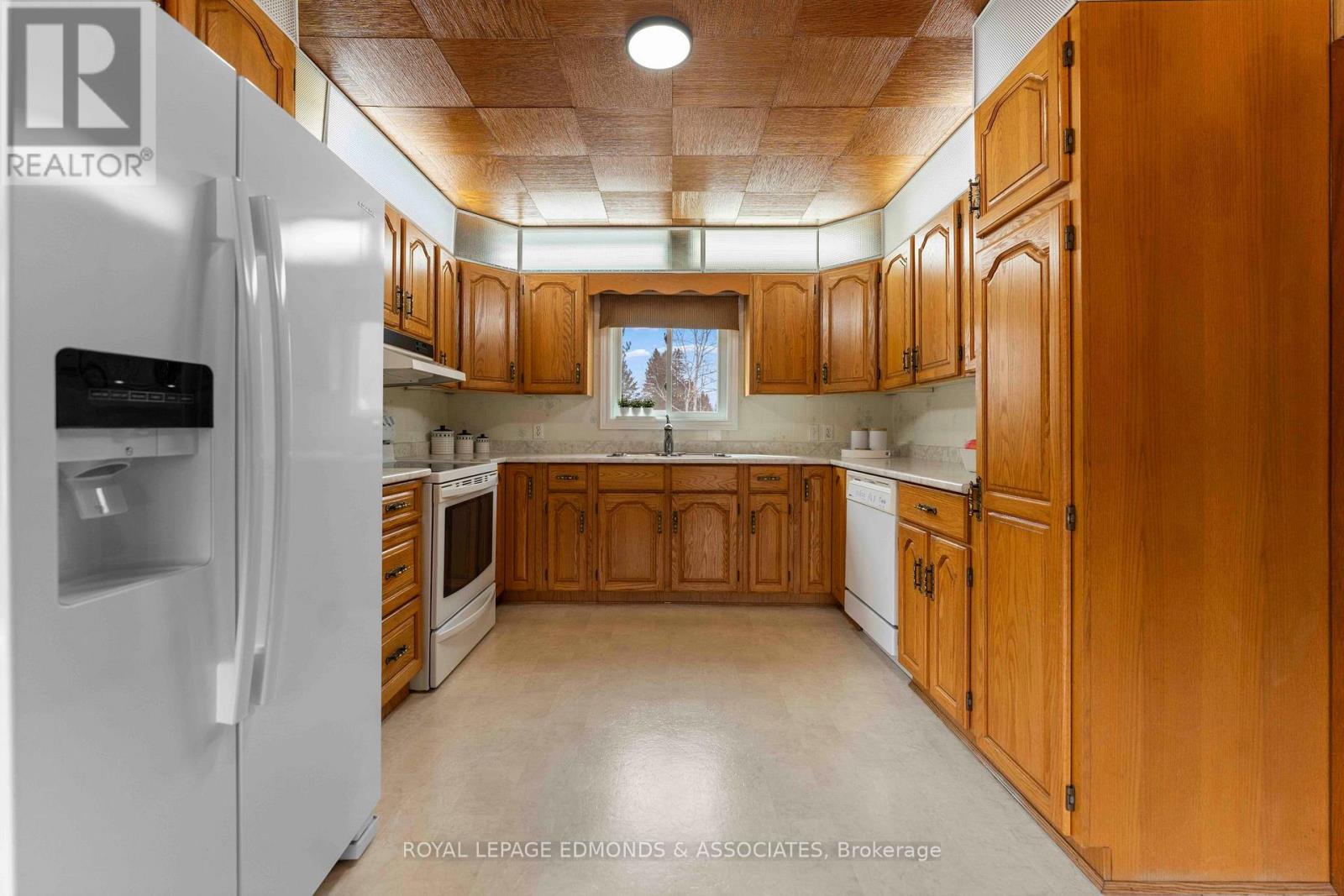 3433 Round Lake Road, Killaloe, Ontario  K0J 2A0 - Photo 16 - X12047616