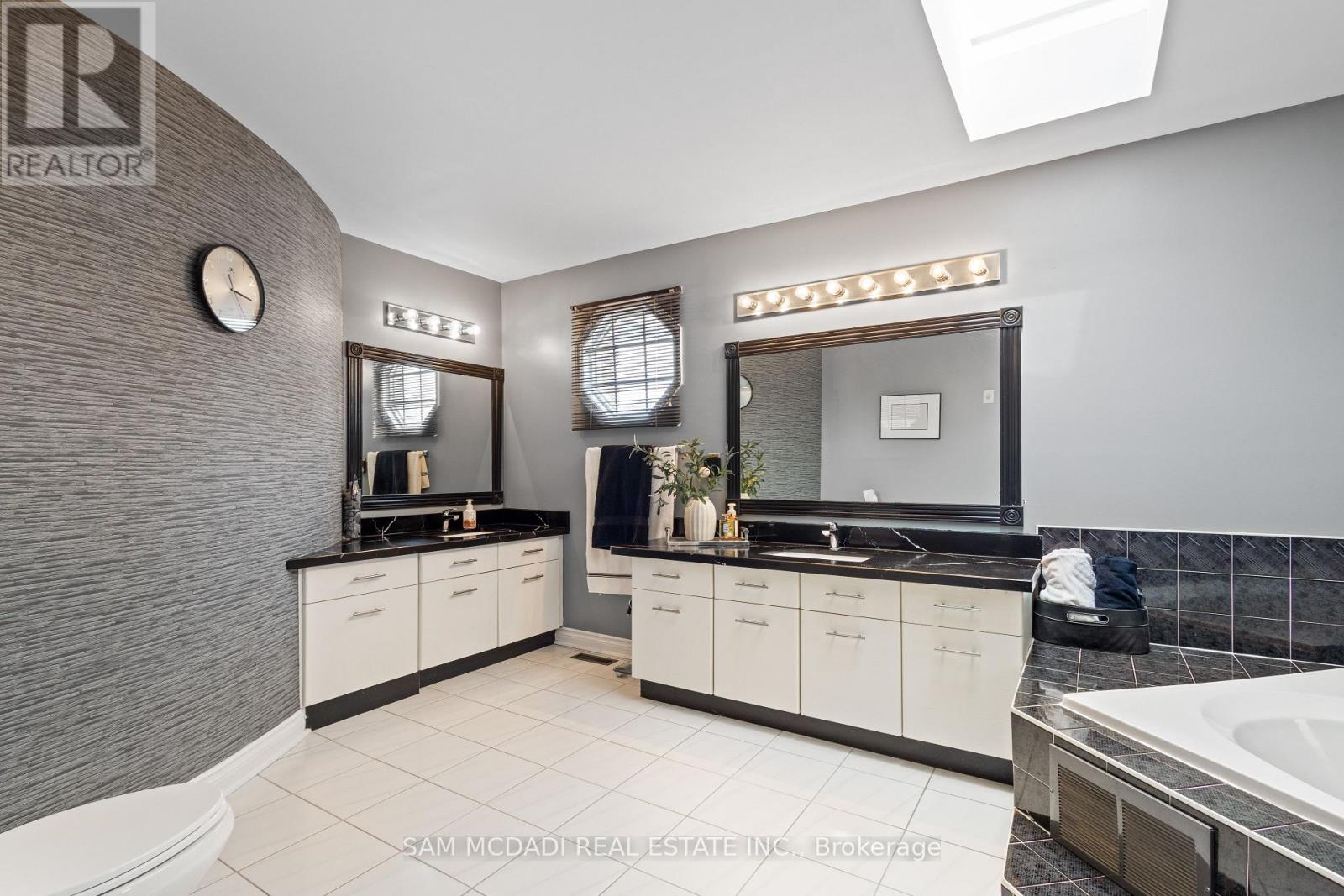 5465 Shorecrest Crescent, Mississauga, Ontario  L5M 4Y6 - Photo 21 - W12141496