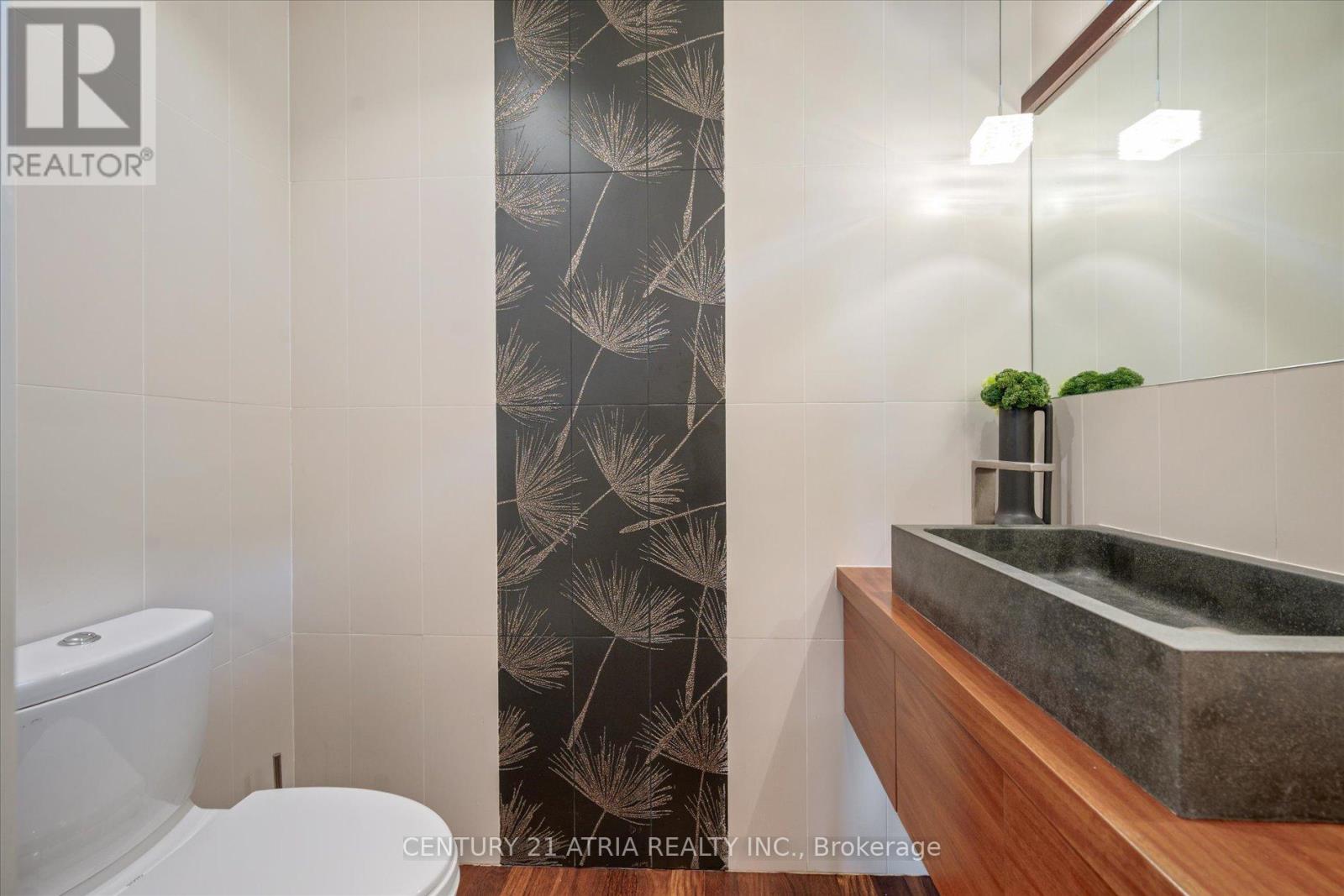 80 Glenvale Boulevard, Toronto, Ontario  M4G 2V6 - Photo 14 - C12191411