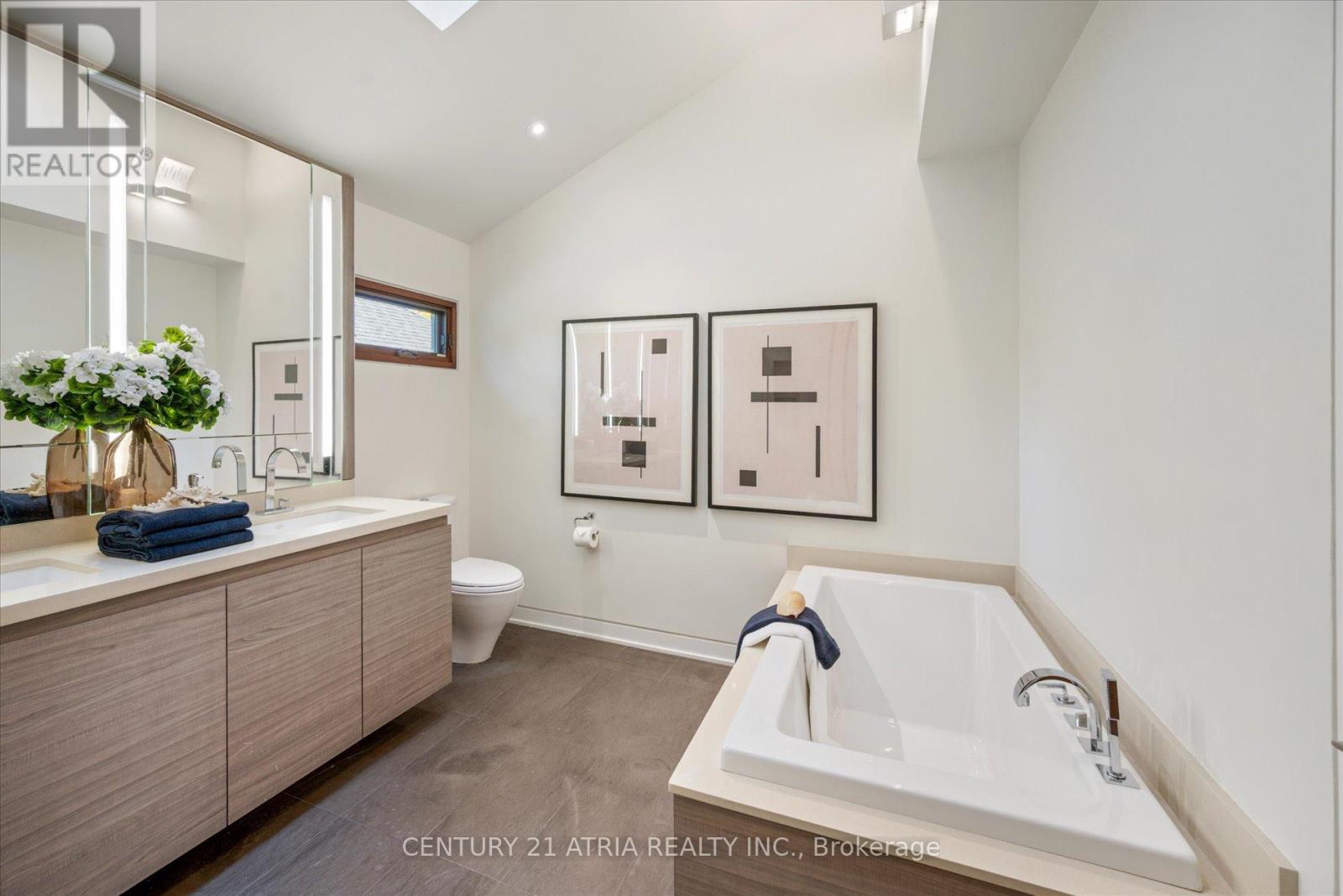 80 Glenvale Boulevard, Toronto, Ontario  M4G 2V6 - Photo 22 - C12191411