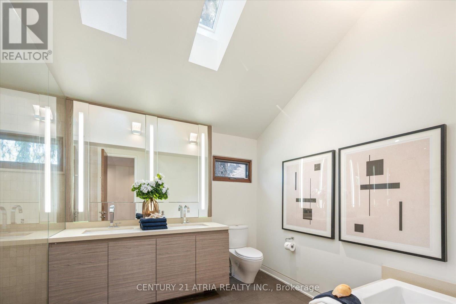 80 Glenvale Boulevard, Toronto, Ontario  M4G 2V6 - Photo 20 - C12191411