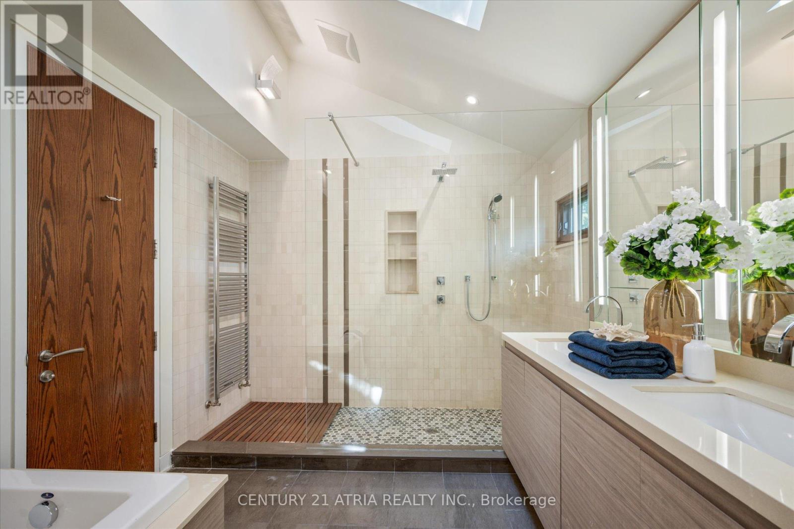 80 Glenvale Boulevard, Toronto, Ontario  M4G 2V6 - Photo 21 - C12191411