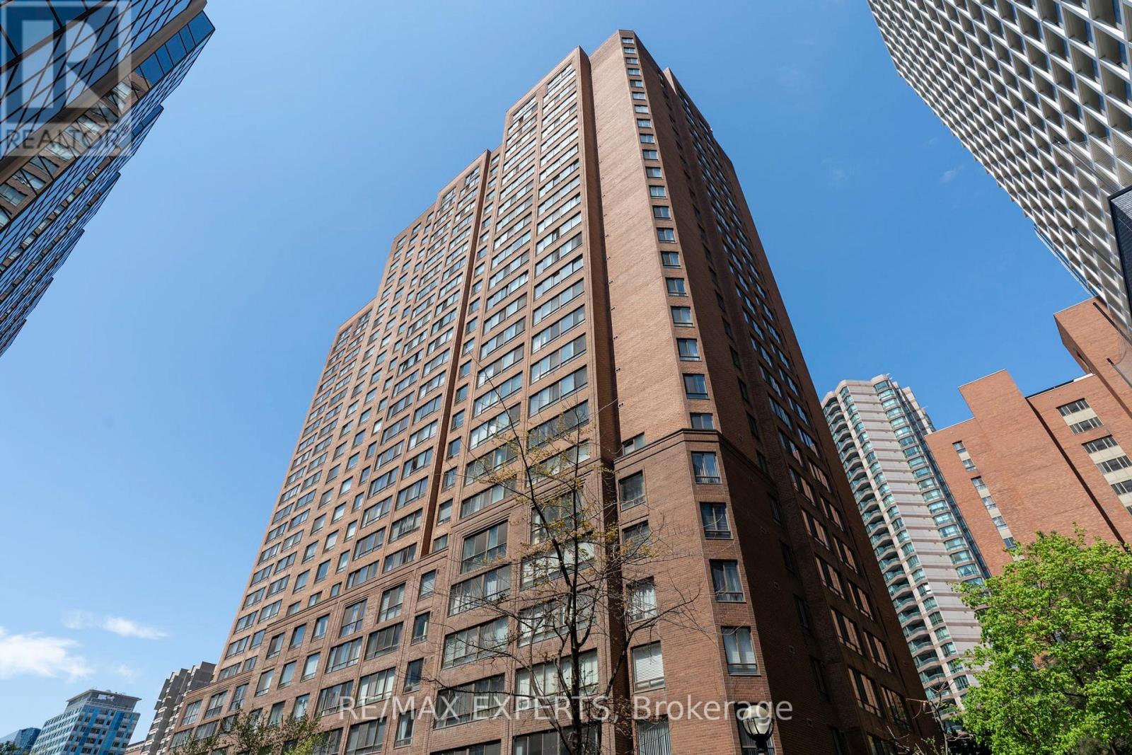 2401 - 633 Bay Street, Toronto, Ontario  M5G 2G4 - Photo 1 - C12133218