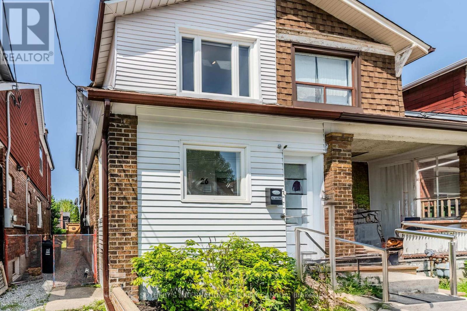 26 Greenwood Avenue, Toronto (Greenwood-Coxwell), Ontario  M4L 2P4 - Photo 1 - E12184506