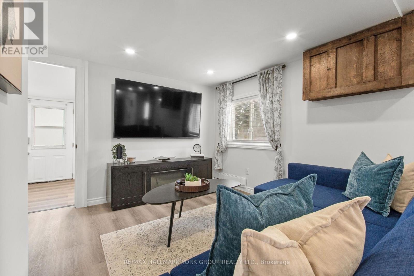 247 Shorecrest Road, Georgina, Ontario  L4P 1J3 - Photo 7 - N12127730