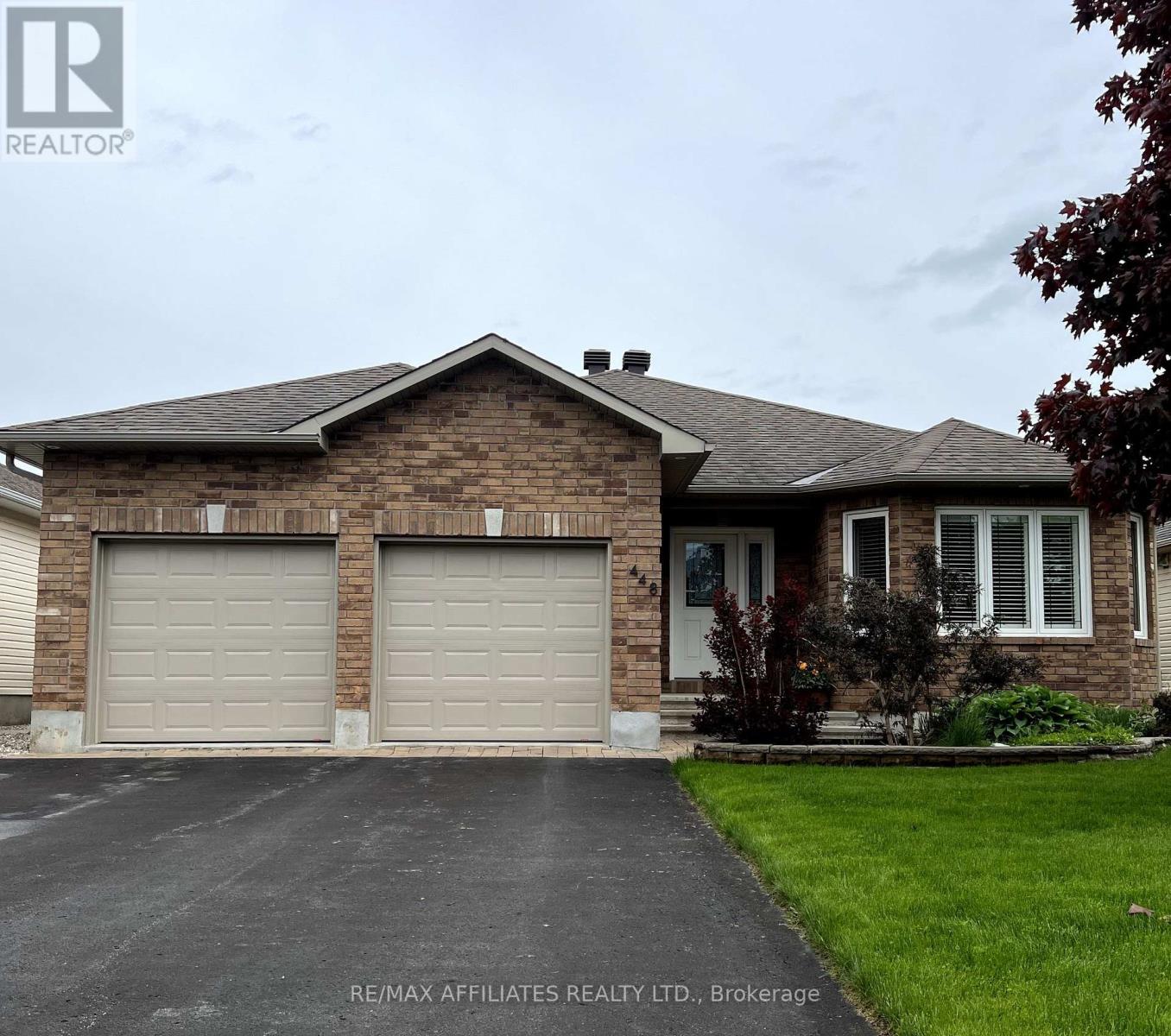 448 VAN DUSEN STREET, Mississippi Mills, Ontario
