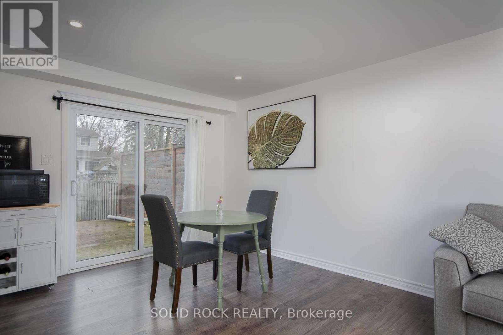 16 Shouldice Crescent, Ottawa, Ontario  K2L 1M9 - Photo 11 - X12094747