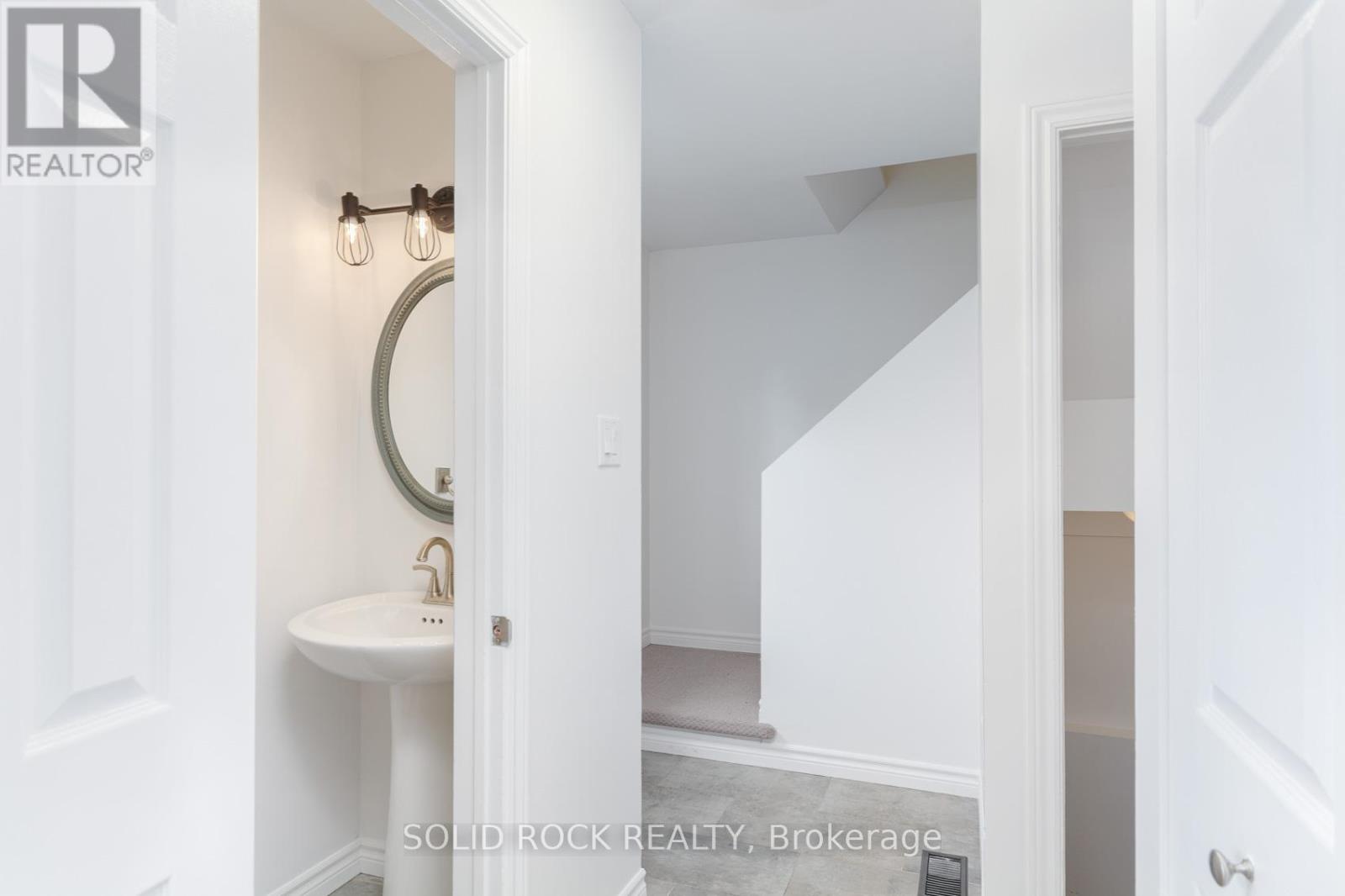 16 Shouldice Crescent, Ottawa, Ontario  K2L 1M9 - Photo 15 - X12094747