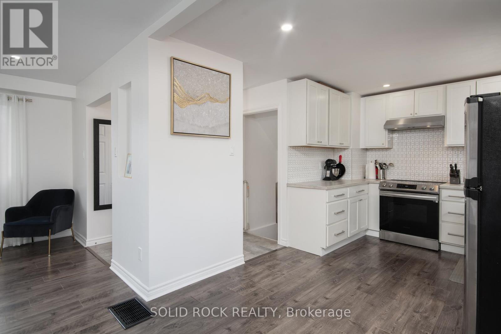 16 Shouldice Crescent, Ottawa, Ontario  K2L 1M9 - Photo 6 - X12094747