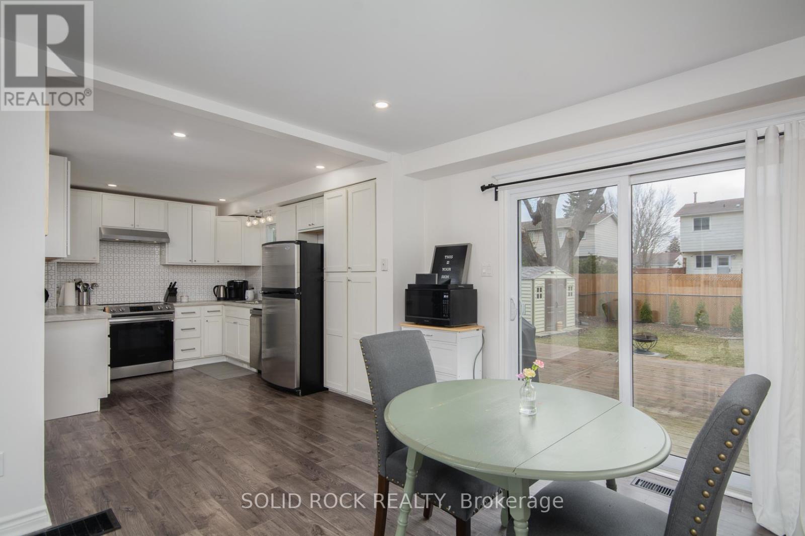 16 Shouldice Crescent, Ottawa, Ontario  K2L 1M9 - Photo 9 - X12094747