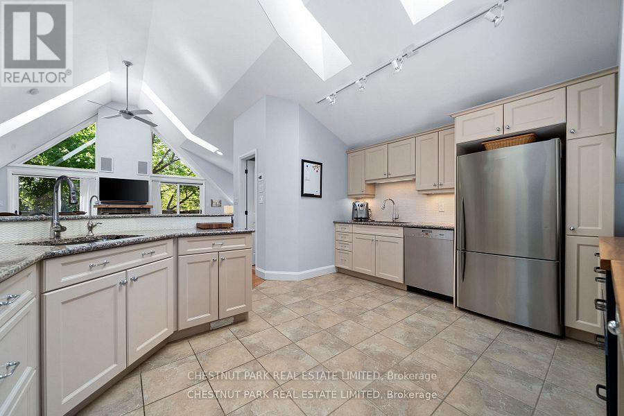 7 - 4 Bridge Street, Prince Edward County, Ontario  K0K 2T0 - Photo 23 - X12192279