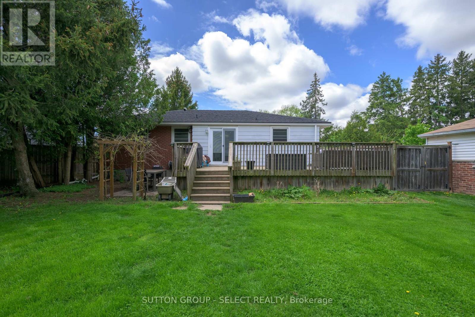 108 Coulter Avenue, St. Thomas, Ontario  N5R 5A7 - Photo 9 - X12192206