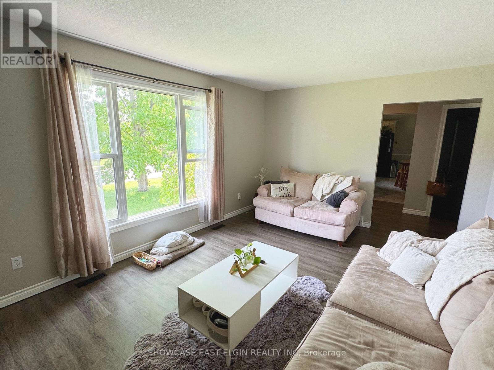 28 Melanie Drive, Aylmer, Ontario  N5H 3G6 - Photo 4 - X12192248
