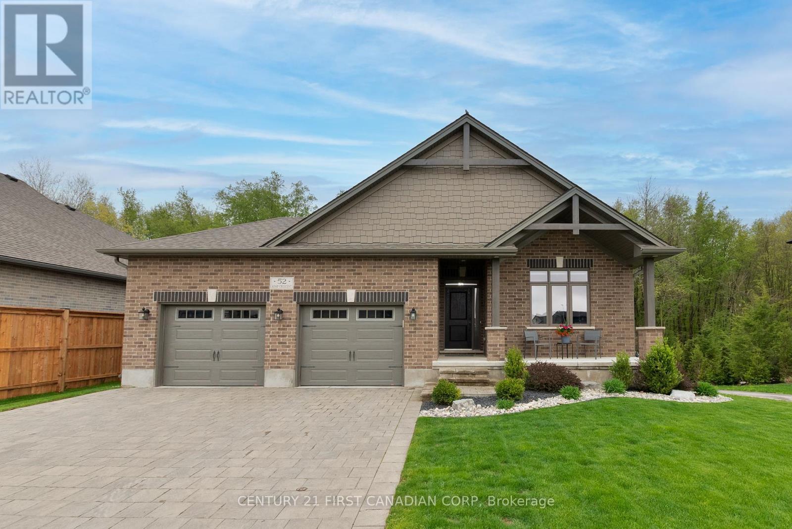 52 Kemp Crescent, Strathroy-Caradoc (Ne), Ontario  N7G 0G3 - Photo 2 - X12192282
