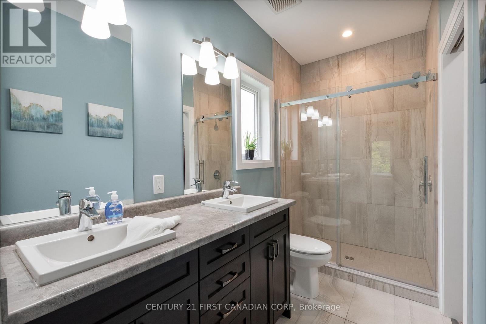 52 Kemp Crescent, Strathroy-Caradoc (Ne), Ontario  N7G 0G3 - Photo 21 - X12192282