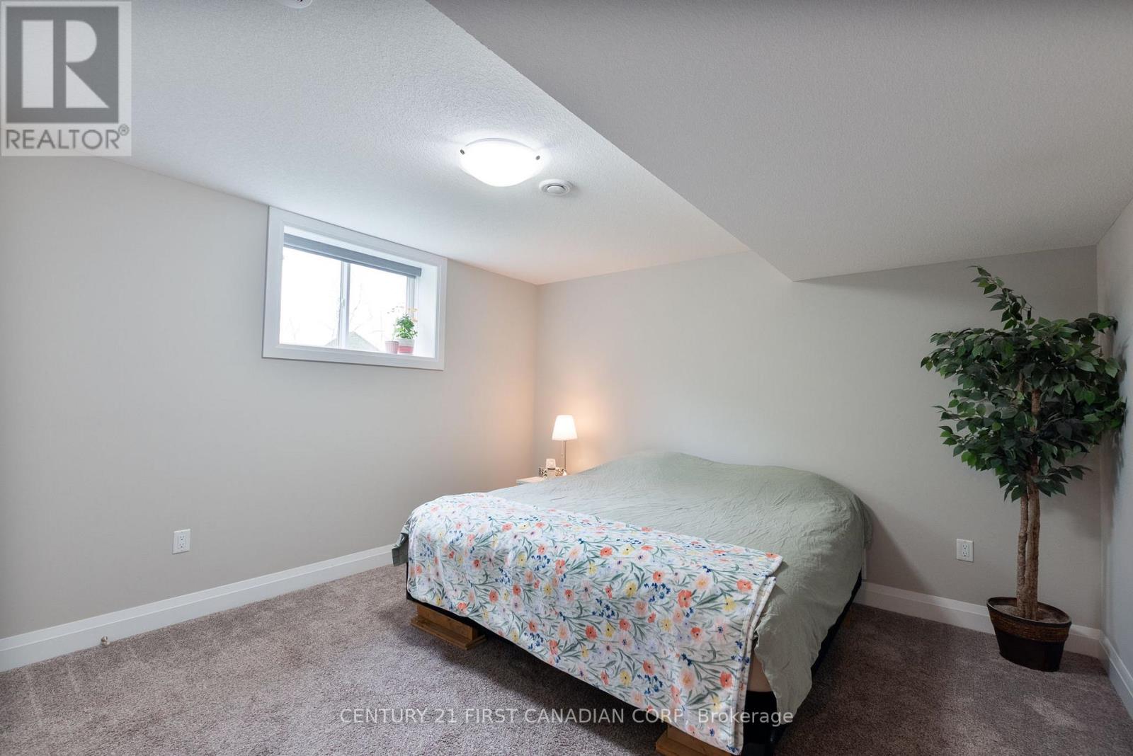 52 Kemp Crescent, Strathroy-Caradoc (Ne), Ontario  N7G 0G3 - Photo 26 - X12192282