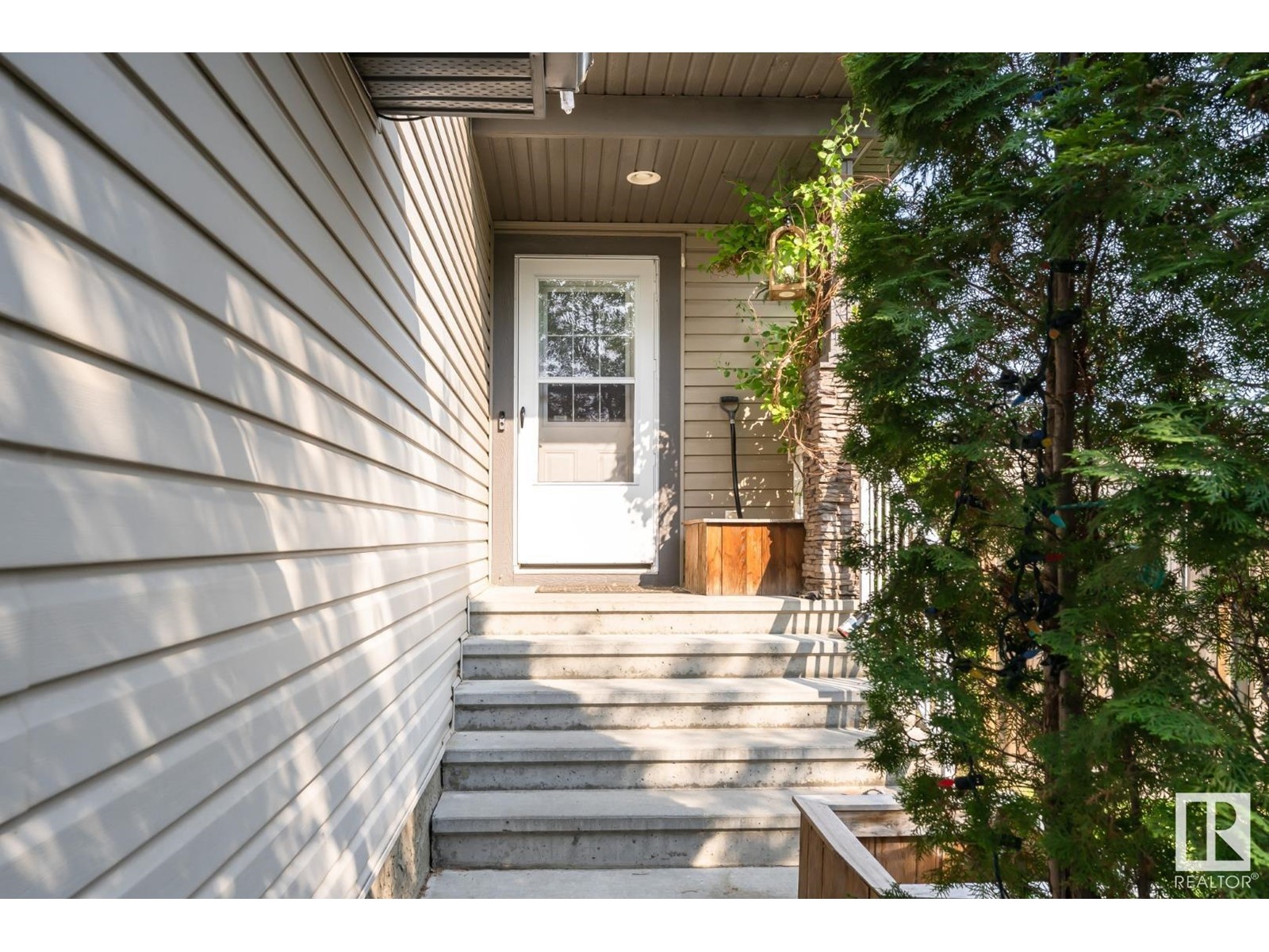 Property at 16 HARTWICK LO image 1