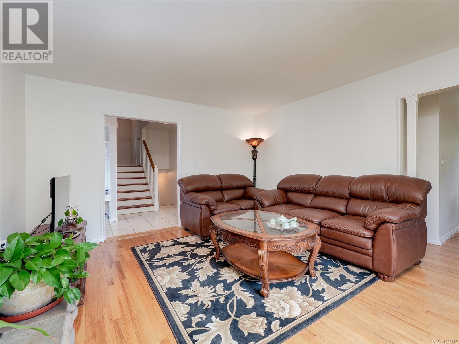Property at 4342 Parkside Cres image 3