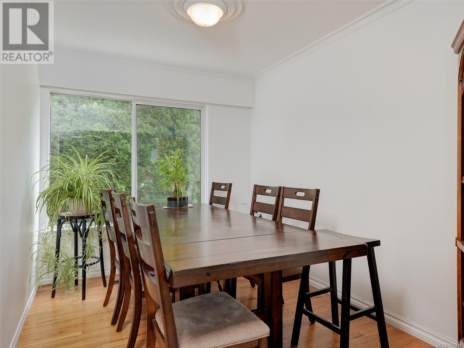 Property at 4342 Parkside Cres image 5